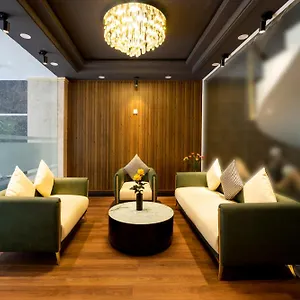 Hotel La Airport Tan Binh